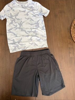 All In Motion Camo Tee with Dark Gray Mesh Shorts, M/8